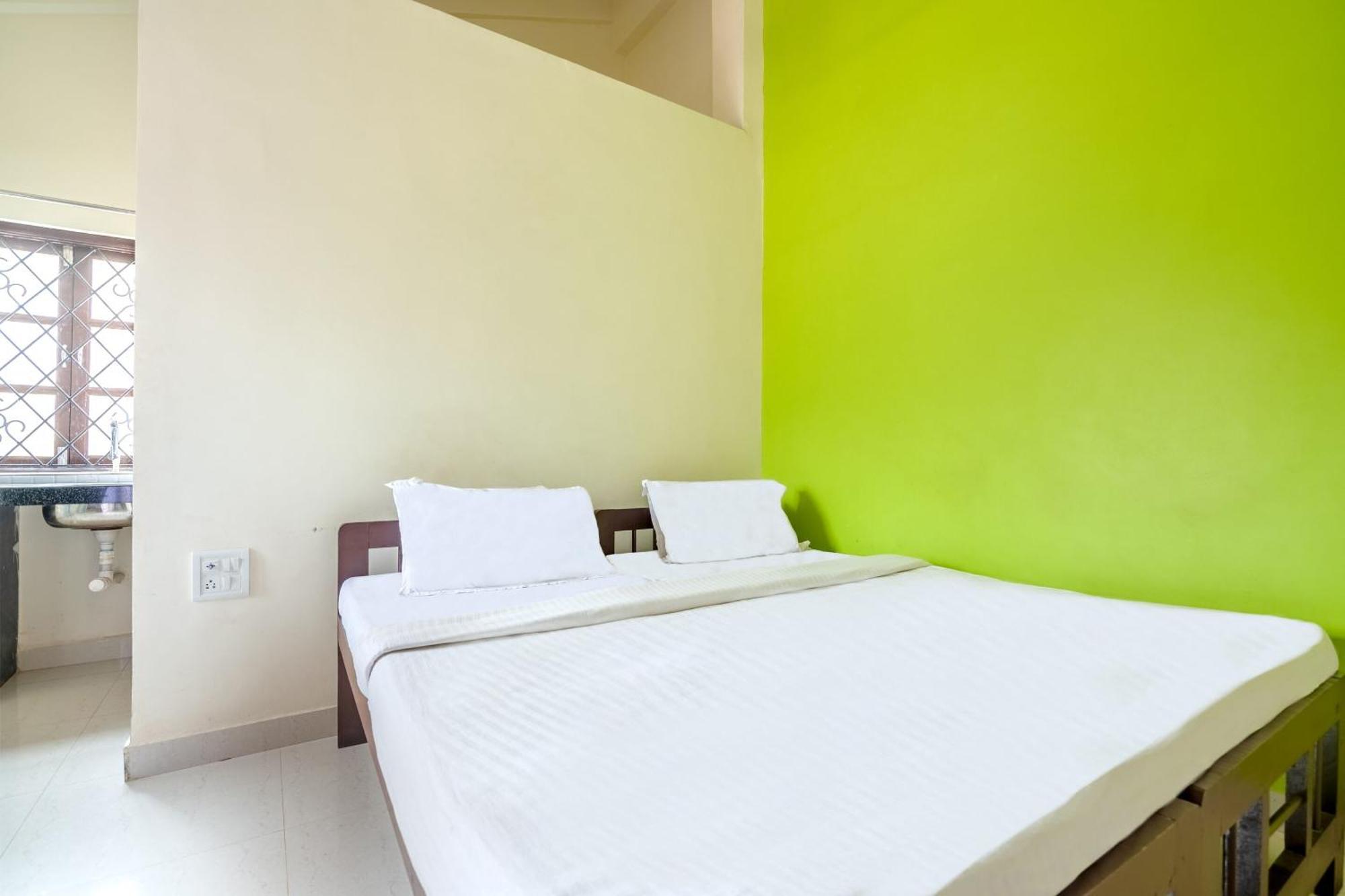 Spot On Ps Guest House Calangute Exterior photo
