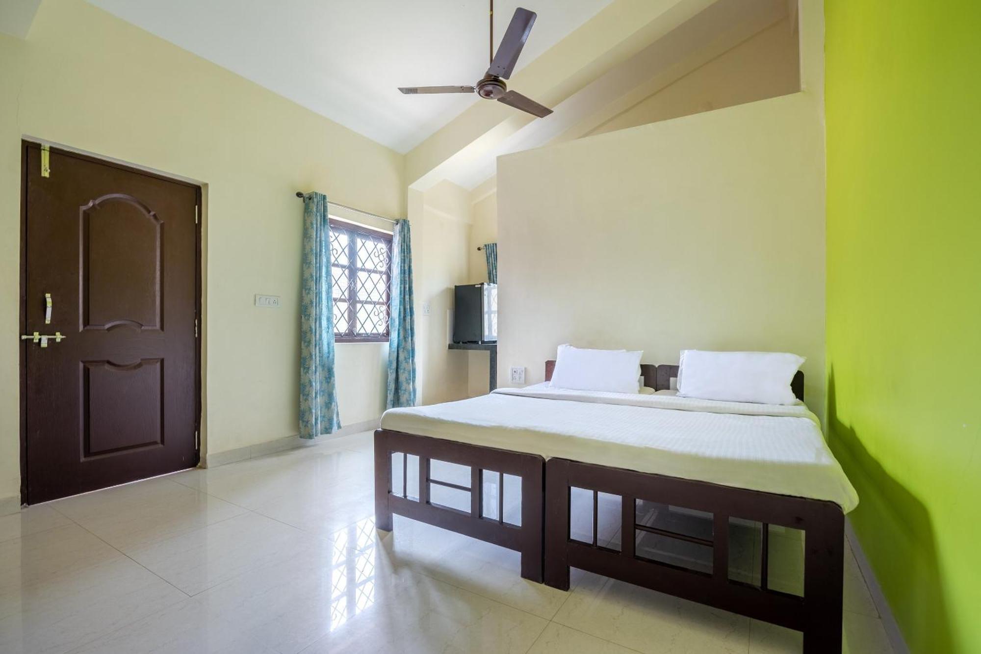 Spot On Ps Guest House Calangute Exterior photo